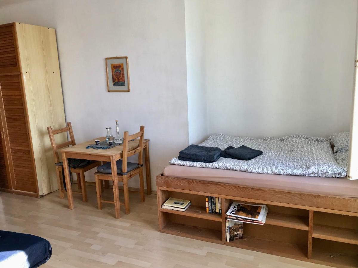 Ferienwohnung Cosy Flora Nest Prag Exterior foto